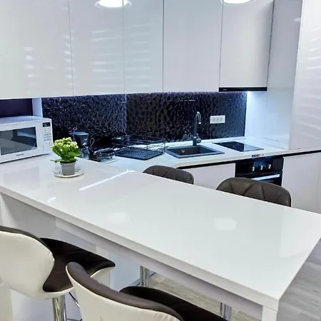 Apaetament Black&white Building Apartment Navodari