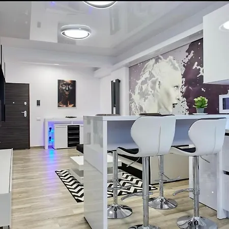 Apaetament Black&white Building Apartment Navodari
