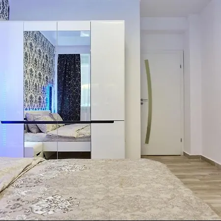 Apaetament Black&white Building Apartment Navodari