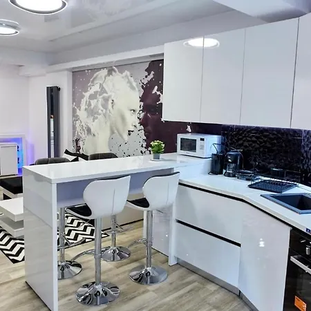 Apaetament Black&white Building Apartment Navodari