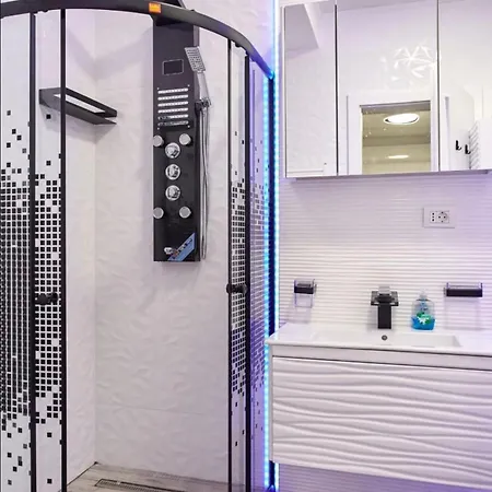 Apaetament Black&white Building Apartment Navodari